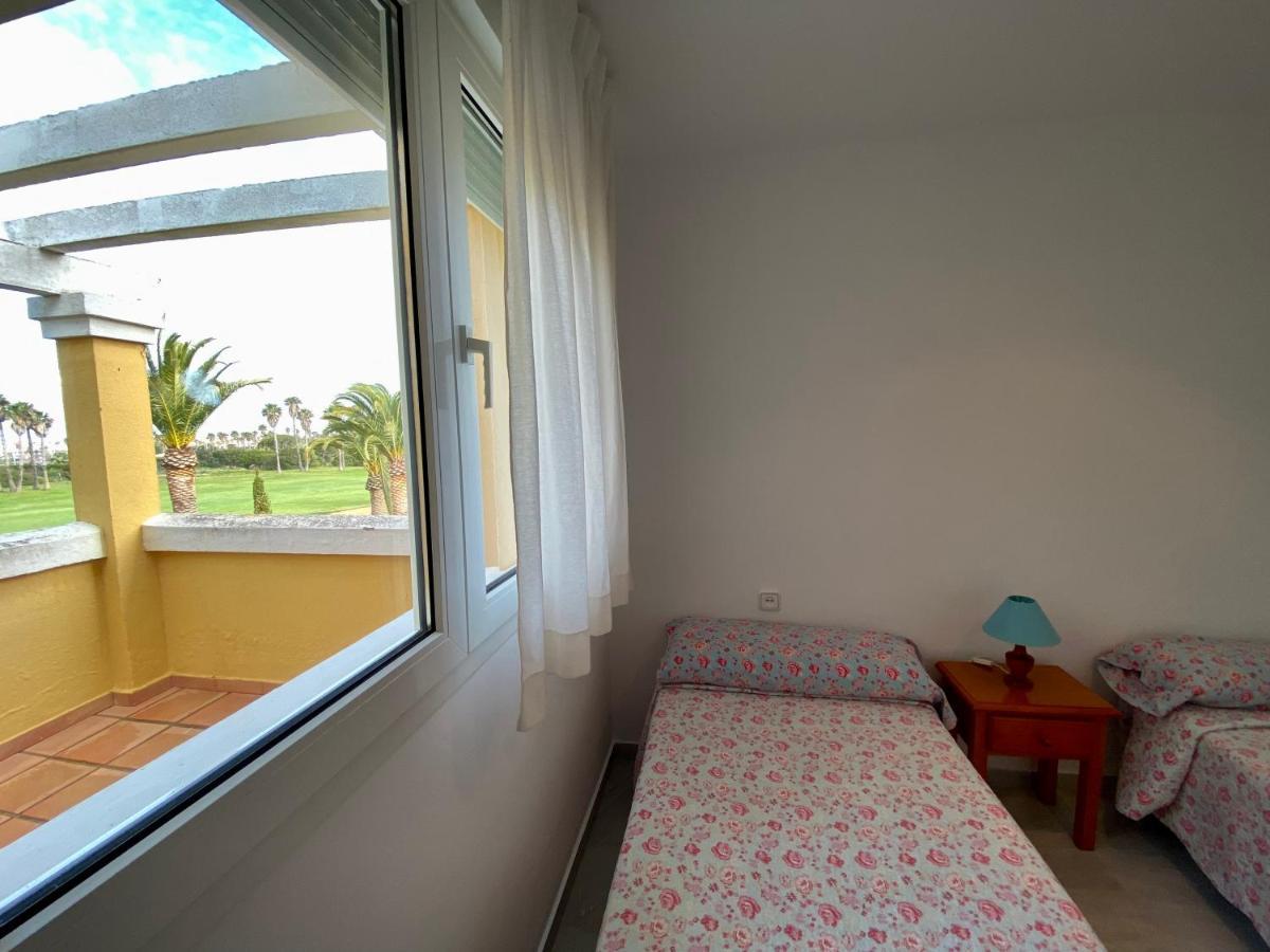 Villa The Traveller's House Entre hoyos y la playa Novo Sancti Petri Exterior foto