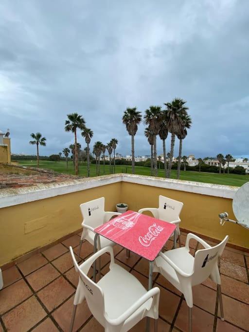 Villa The Traveller's House Entre hoyos y la playa Novo Sancti Petri Exterior foto