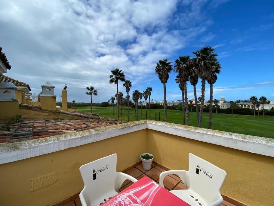 Villa The Traveller's House Entre hoyos y la playa Novo Sancti Petri Exterior foto